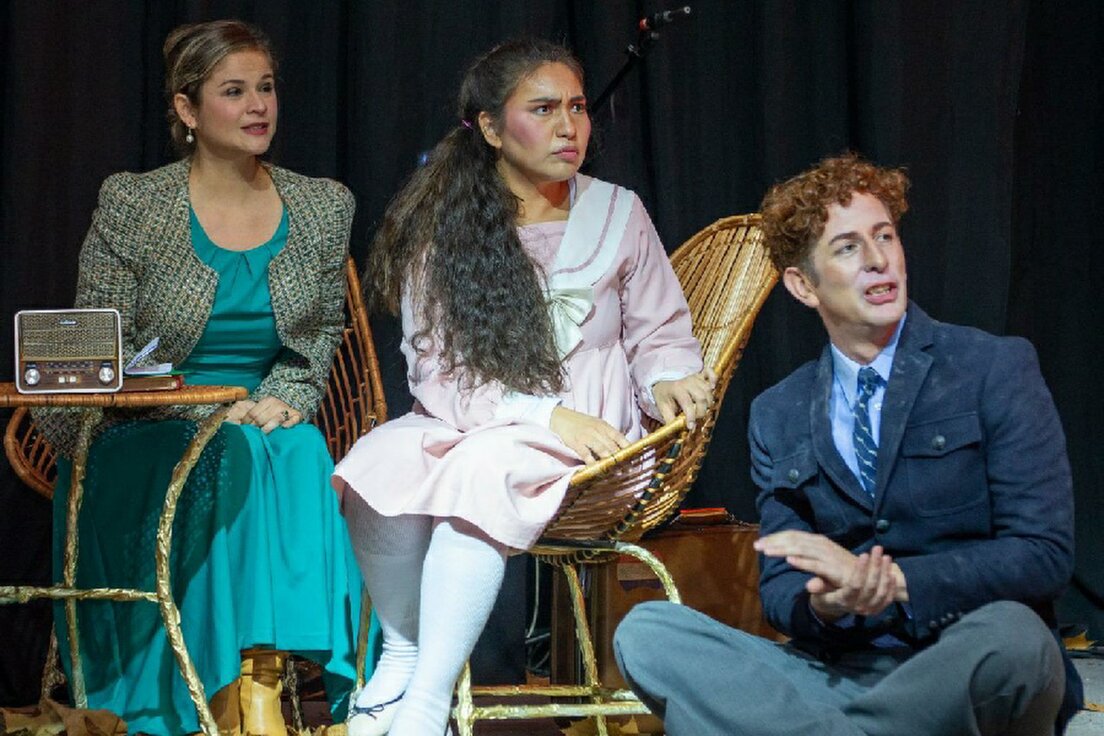 Máscara teatral con luz y sombra